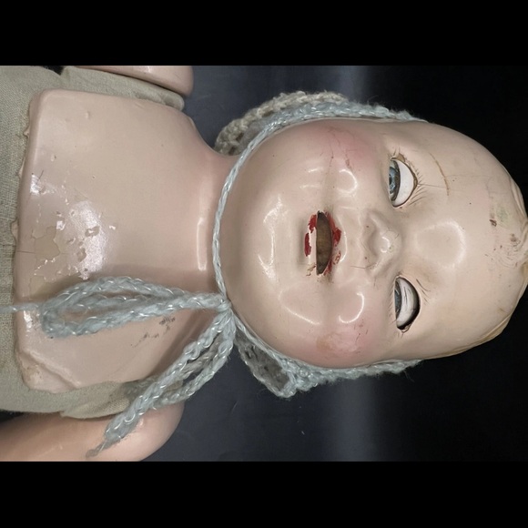 Vintage Baby Doll with Cream Outfit and Bonnet - Picture 8 of 12